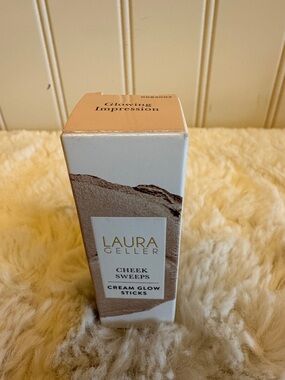 Laura Geller Cheek Sweeps Cream Glow Stick - Peachy Nude